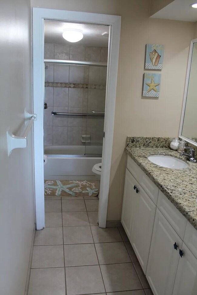 Building Photo - 10102 S Ocean Dr