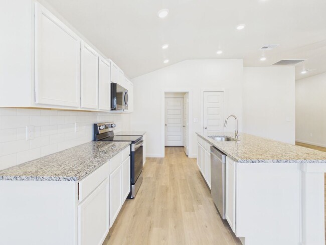 Building Photo - 3007 Farmyard Dr