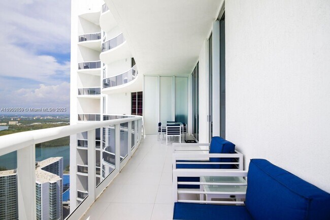 Building Photo - 15901 Collins Ave