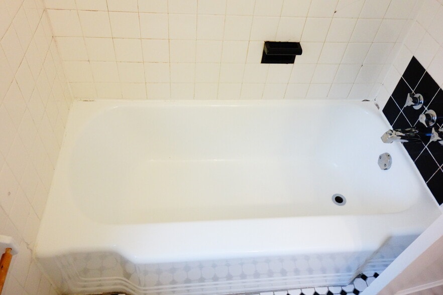 Building Photo - 8400 Greenwood Ave