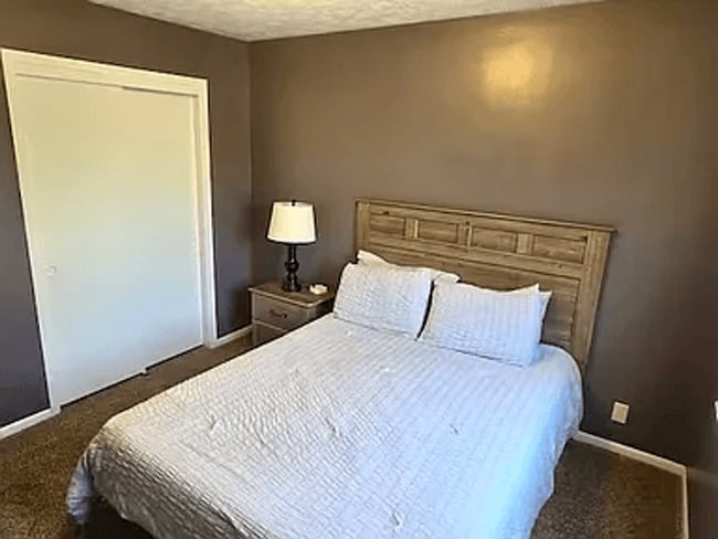 Building Photo - Spacious 4-Bed Westside Home