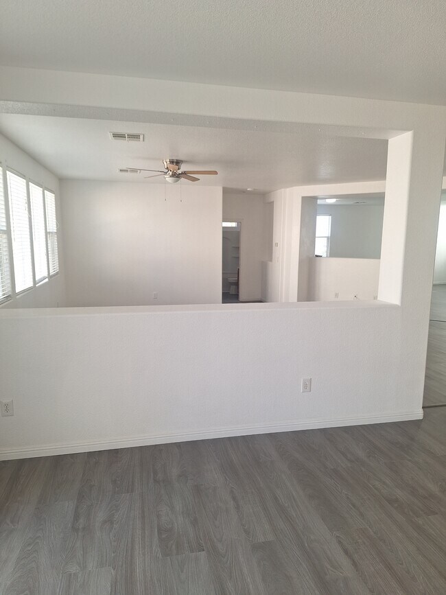 Building Photo - 304 Raptors View Ave