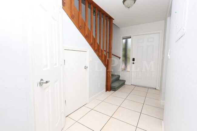 Building Photo - 2 Bed, 2.5 Bath Townhouse with Balcony, Pool & Prime Bonita Springs Location