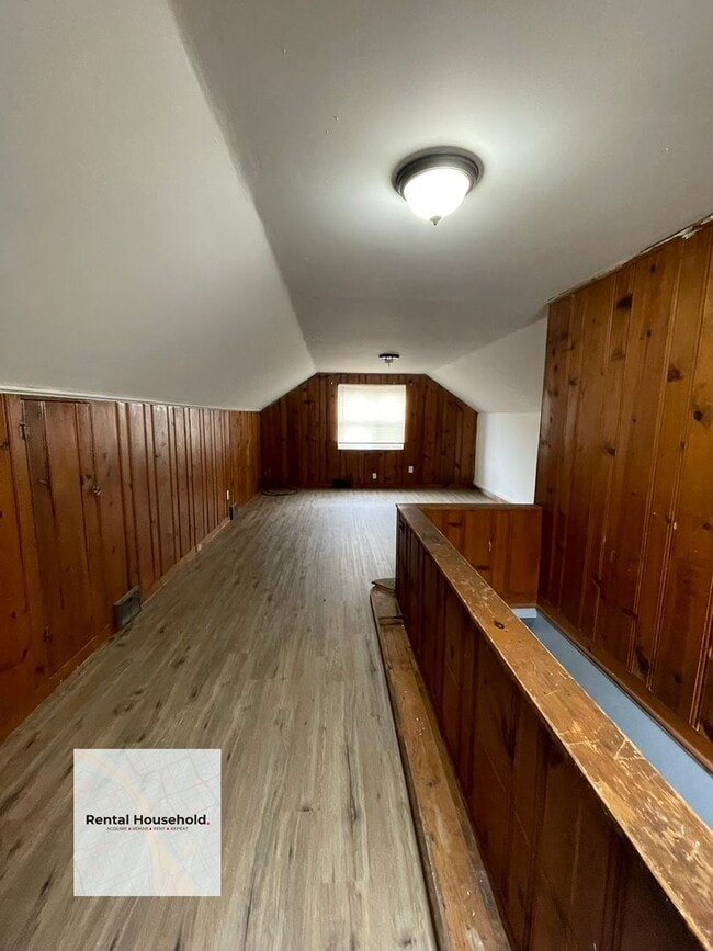 Building Photo - 18010 Lesure St