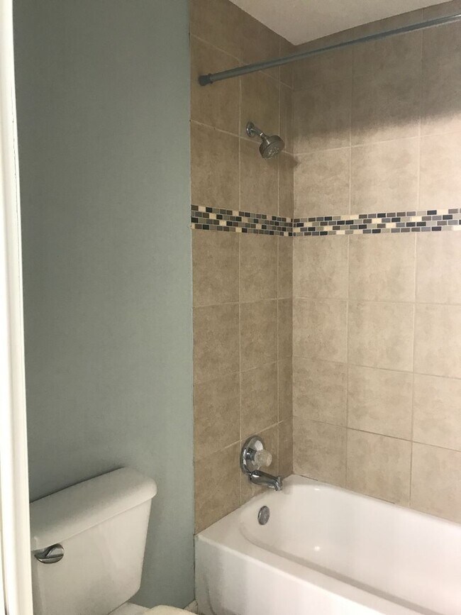 Building Photo - Pre Leasing for Fall 2026! 4/2 in Medical District!