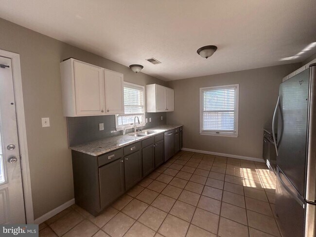 Building Photo - 307 Raven Rd