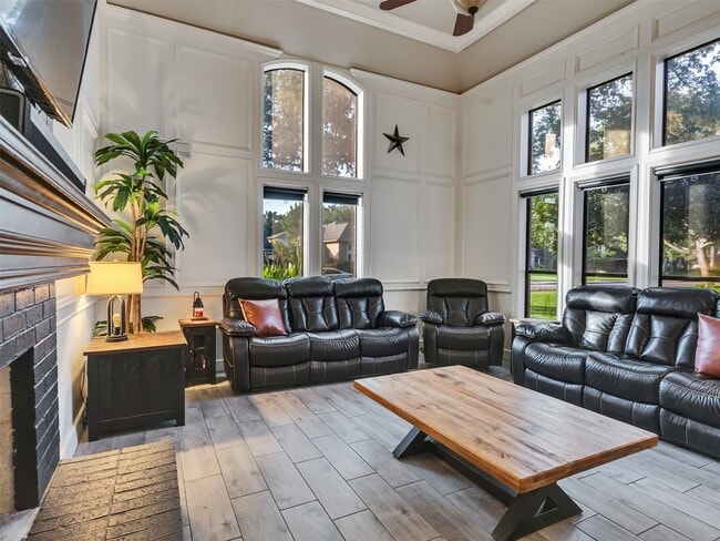Building Photo - 702 Olde Oaks Dr