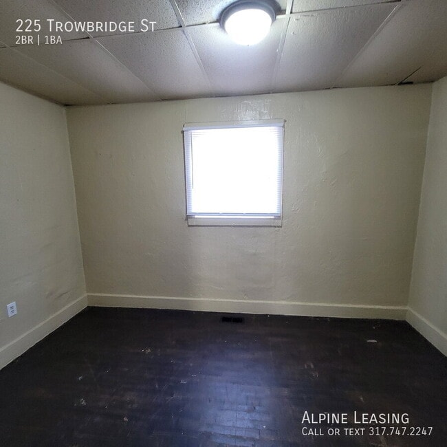 Building Photo - 225 Trowbridge St