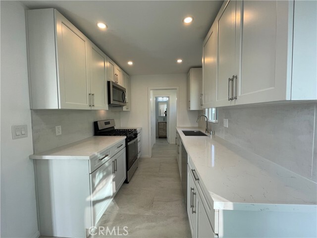 Building Photo - 357 E Plenty St