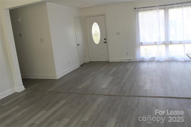 Building Photo - 5525 Amity Pl