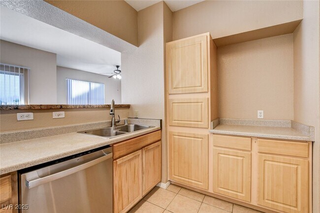 Building Photo - 6955 N Durango Dr