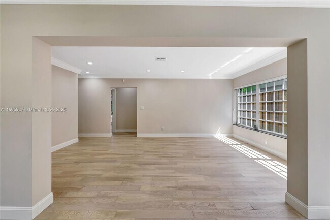 Building Photo - 1205 SE 11th Ct