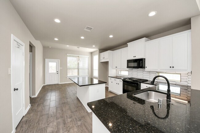 Building Photo - 7006 Winterberry Gln Ln