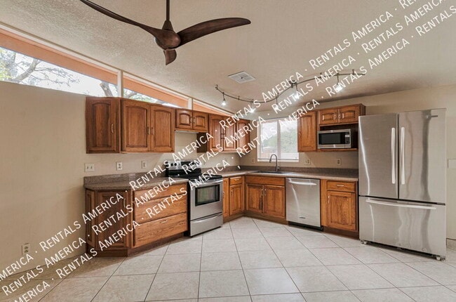 Building Photo - 7002 E Kirkland Dr