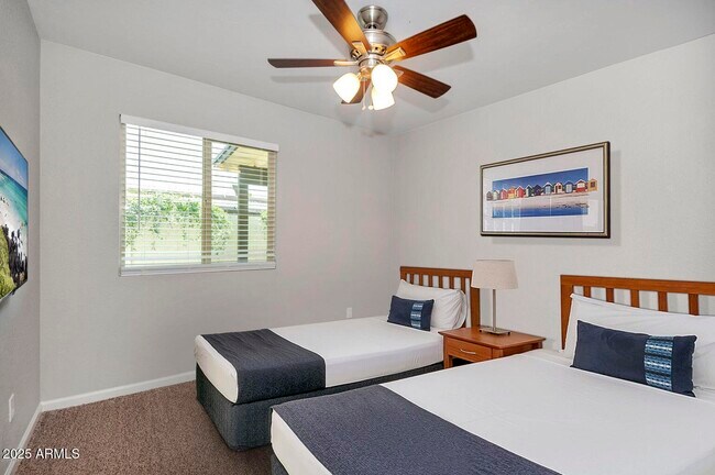 Building Photo - 2515 E Villa Maria Dr
