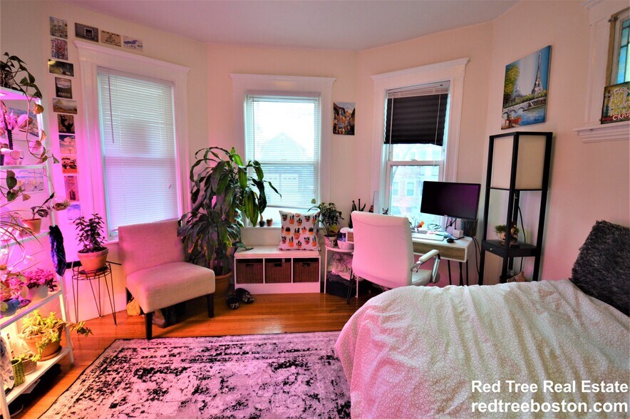 Building Photo - 90 Montebello Rd