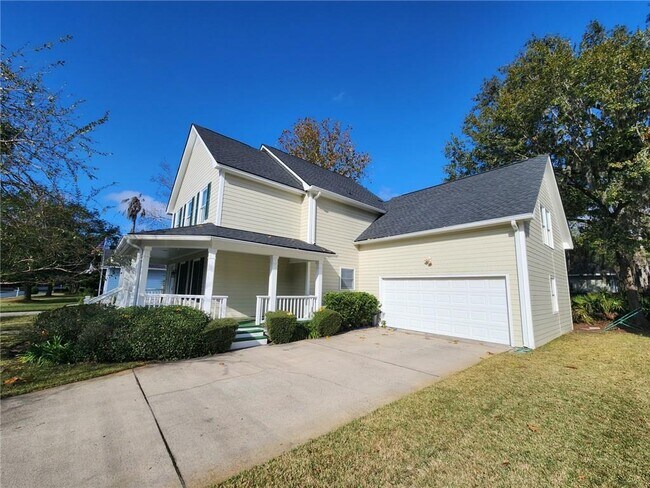 Building Photo - 112 Newfield St