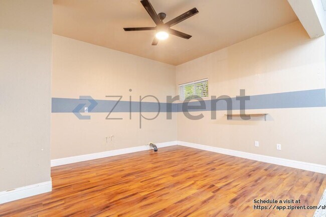 Building Photo - 4042 Plateau Cir