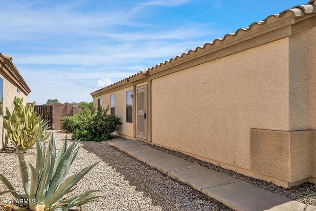 Building Photo - 23471 N Desert Dr