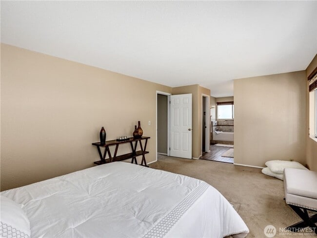 Building Photo - 3bd/2.5ba Woodinville House