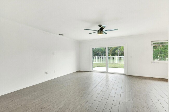 Building Photo - 1612 SE Cascella Ct