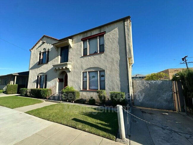 Building Photo - 1030 Leonard Ave