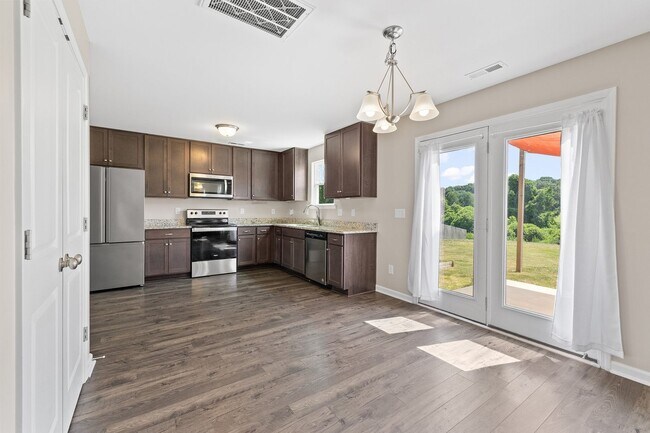Building Photo - 230 Rosewood Ln