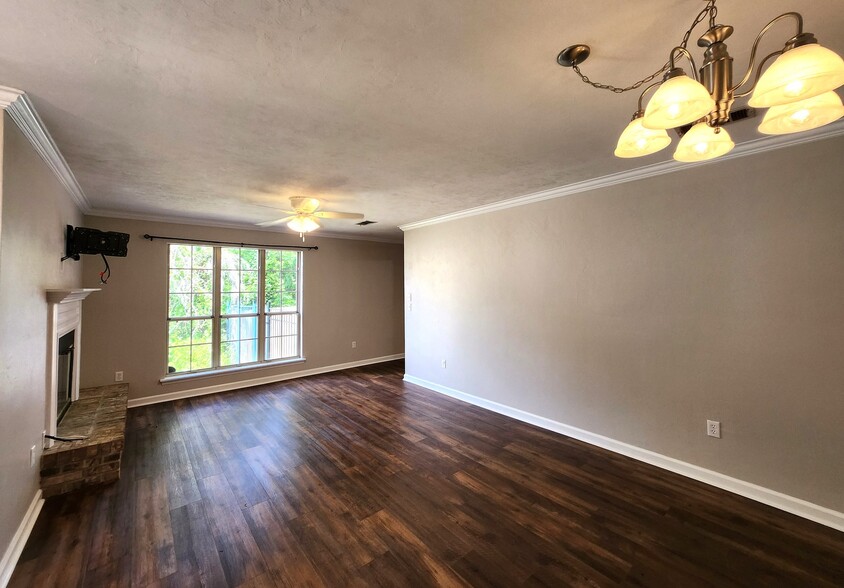 Building Photo - 550 Teal Ln