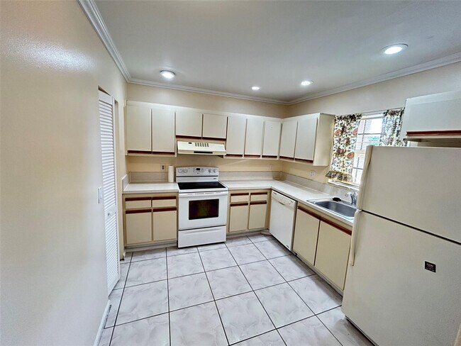 Building Photo - 3571 NW 94th Ave