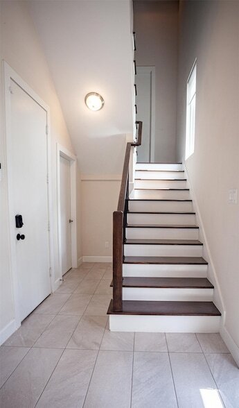 Building Photo - 1507 Hickory St