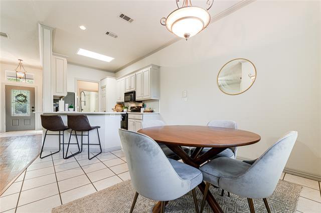 Building Photo - 231 E Vine St