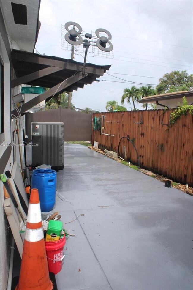 Building Photo - 6371 SW 109th Ct