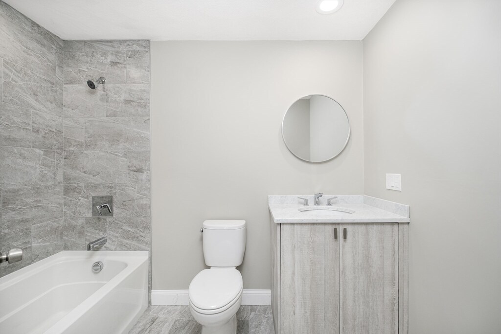 Building Photo - 125 Addison St