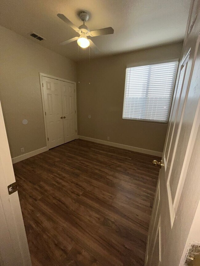 Building Photo - 4 Bed | 2 Bath | 1659SF | Tenant Pays $195...