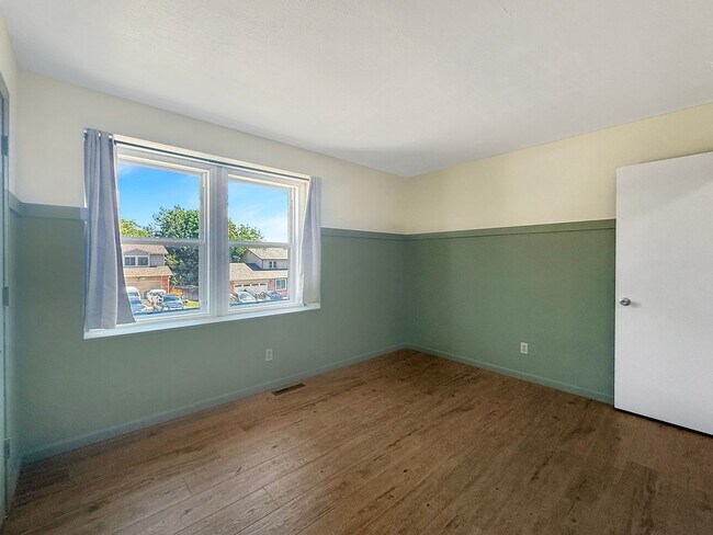 Building Photo - $0 DEPOSIT OPTION. SPACIOUS 4-BEDROOM CENT...