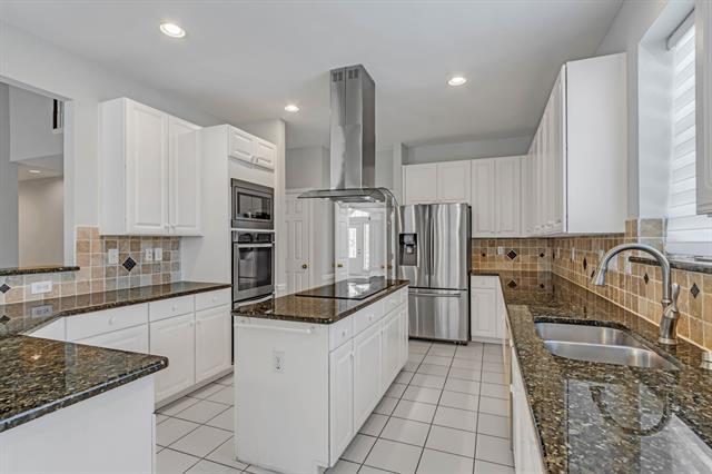 Building Photo - 4001 Mayflower Ln