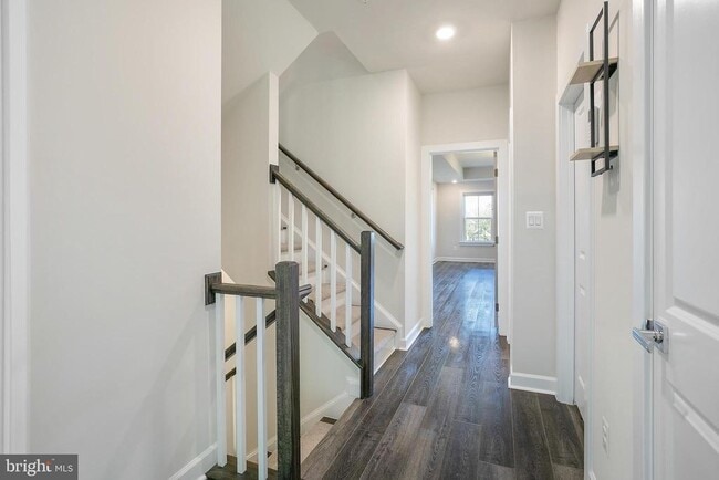 Building Photo - 6725 24th Ct N