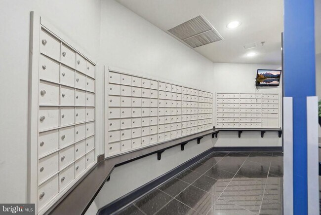 Building Photo - 1001 N Randolph St