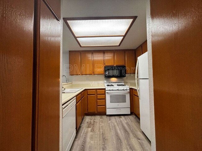 Building Photo - 3509 W Greentree Cir