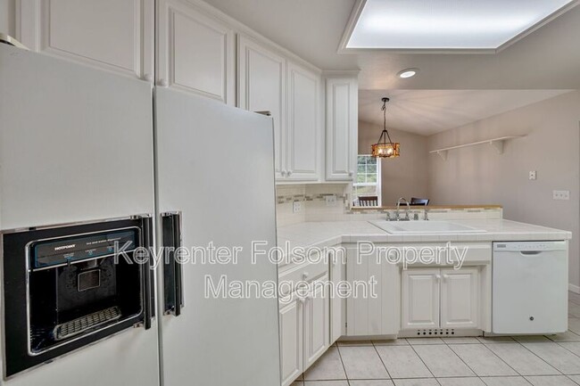Building Photo - 5456 Oak Leaf Cir