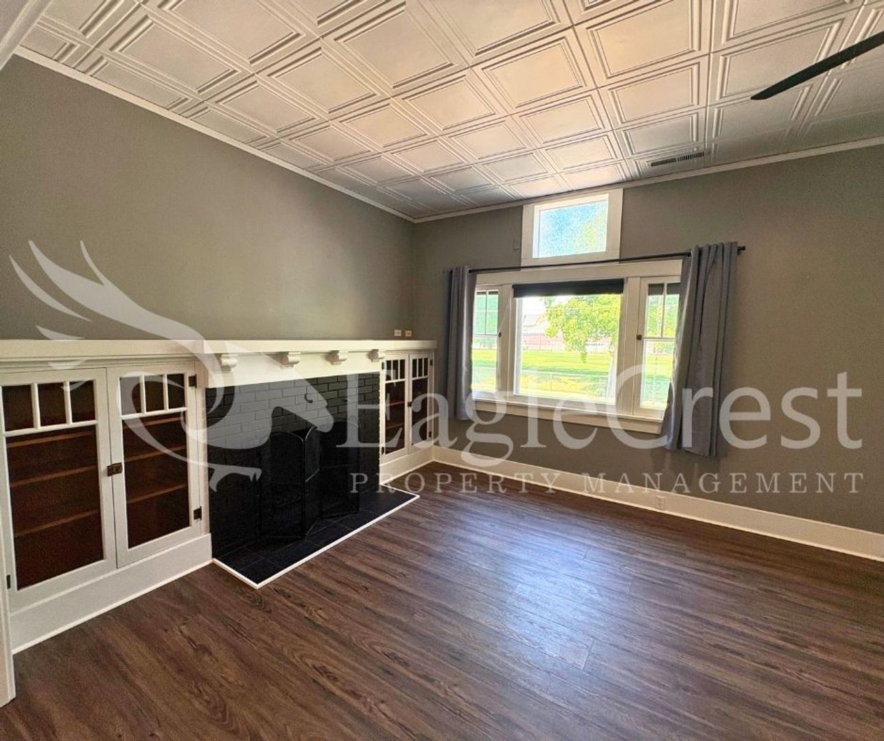 Building Photo - Beautifully Renovated Historic 3 Bedroom Home