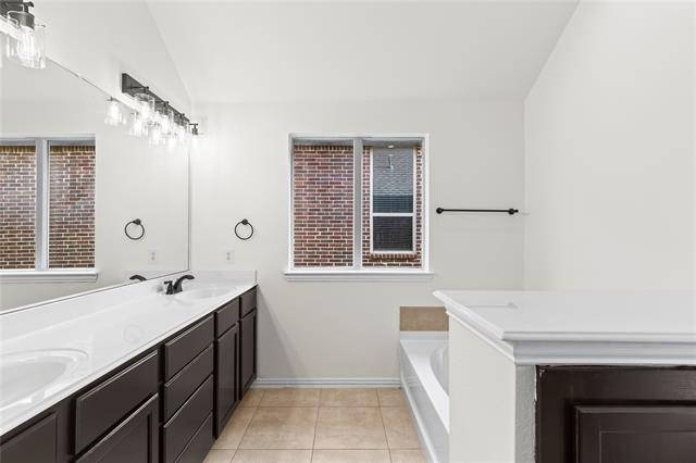 Building Photo - 2698 Lake Ridge Dr