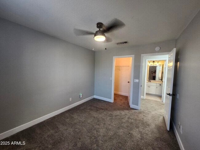 Building Photo - 15846 S 17th Ln