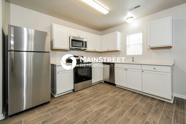 Building Photo - 4 Bedroom Pet-Friendly Home in Greensboro, NC with Main Street Renewal