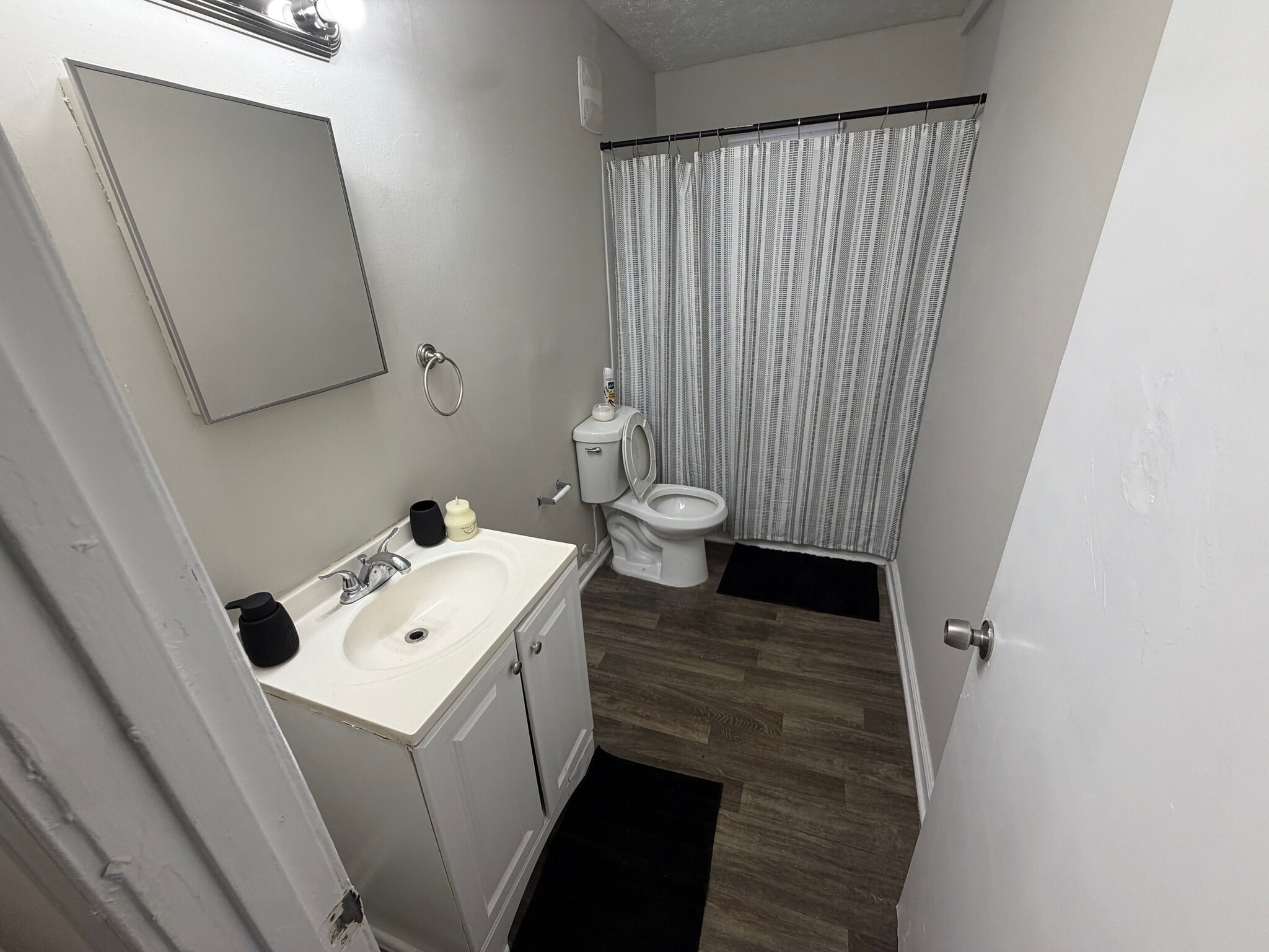 Building Photo - Room in Apartment on Mt Zion Rd