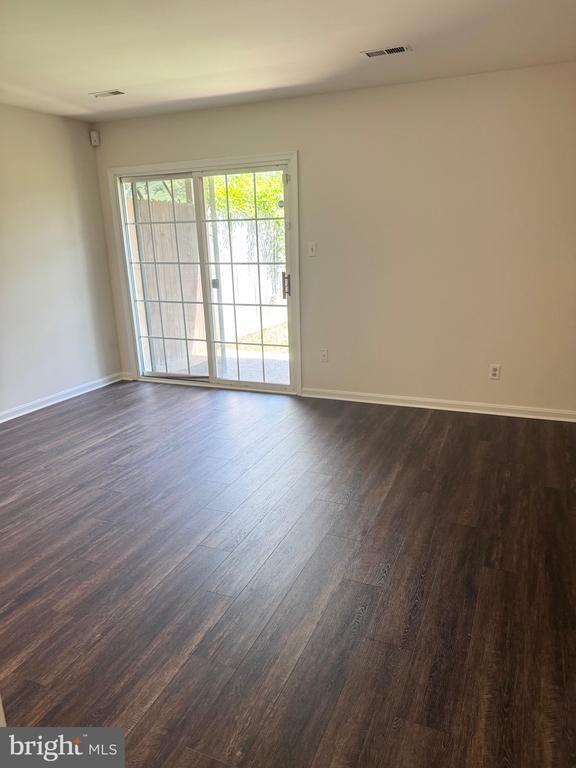 Building Photo - 413 Olde Greenwich Cir