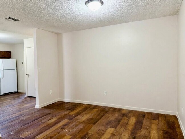Building Photo - SFH - 1150 De Leon - SFH - 1150 De Leon