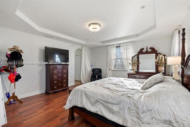 Building Photo - 1360 SW 142nd Ave