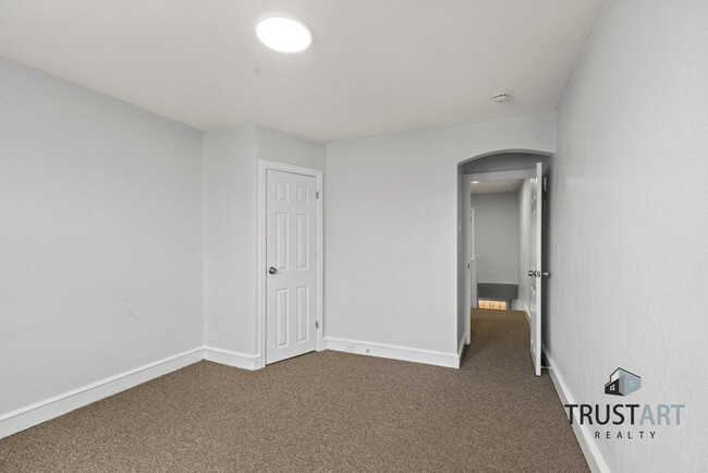 Building Photo - 3 bedroom house in West Oak Lane Philadelp...