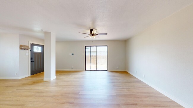 Building Photo - 2210 Muddy Peak Dr